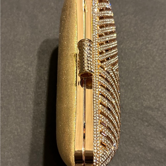 Kelly & Katie Curves Crystal Clutch Gold NWT - Picture 13 of 16